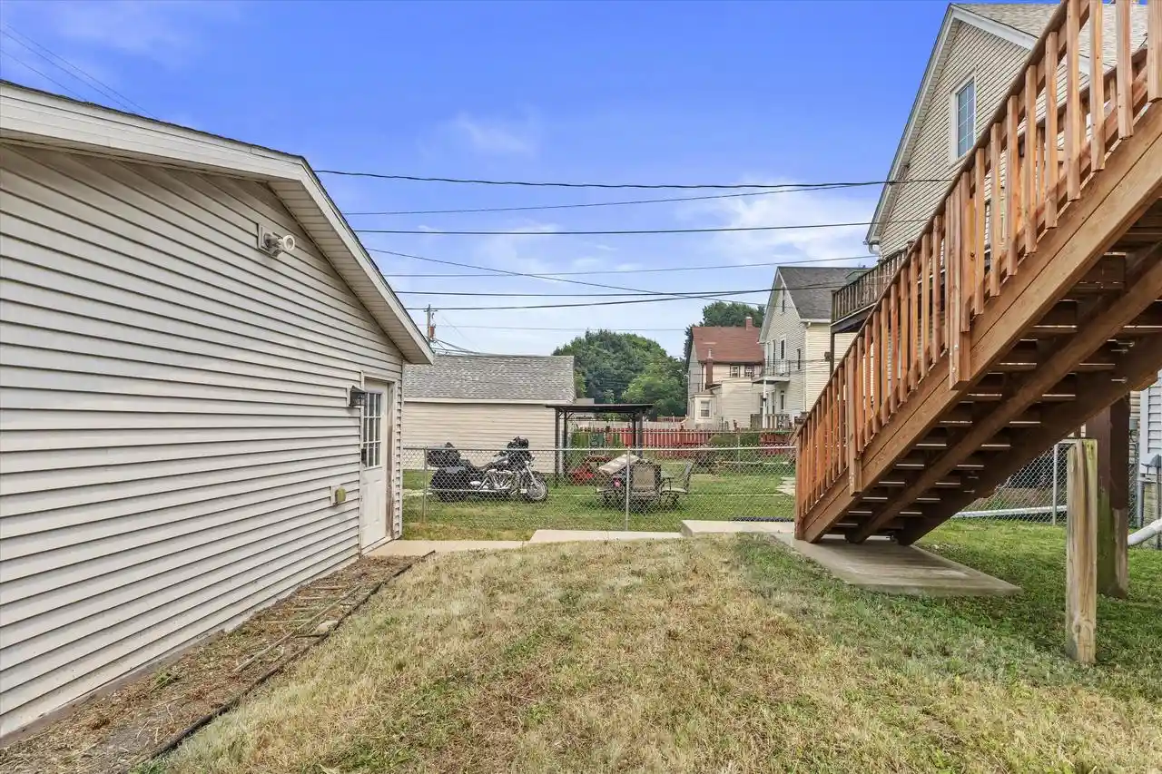 3rd image of 3750 E Barnard Avenue Avenue, Cudahy, WI 53110 | MLS# 1972210