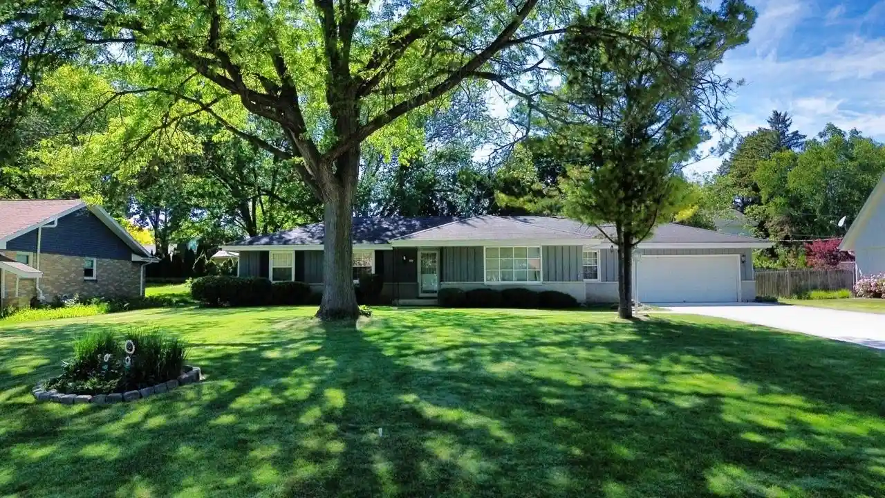 1st image of 521 Alta Loma Dr Dr, Thiensville, WI 53092 | MLS# 1972226