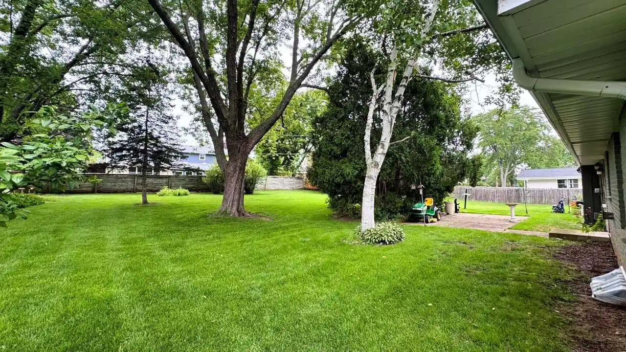 2nd image of 521 Alta Loma Dr Dr, Thiensville, WI 53092 | MLS# 1972226