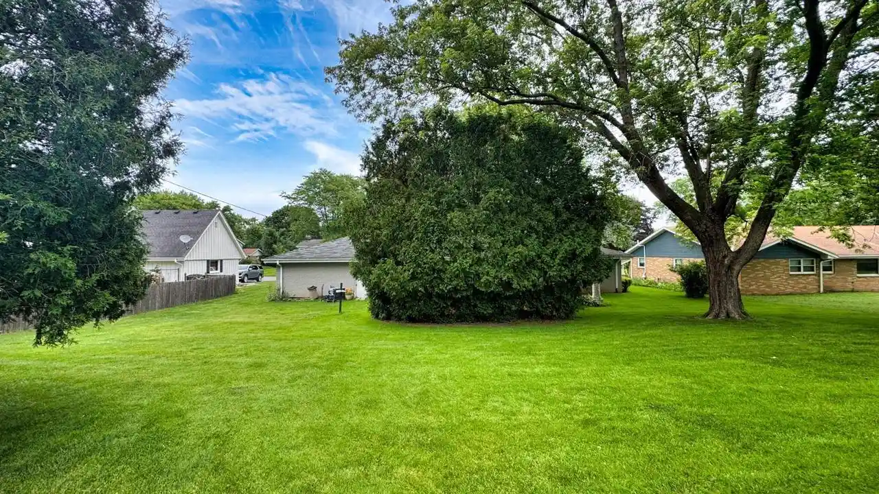 4th image of 521 Alta Loma Dr Dr, Thiensville, WI 53092 | MLS# 1972226