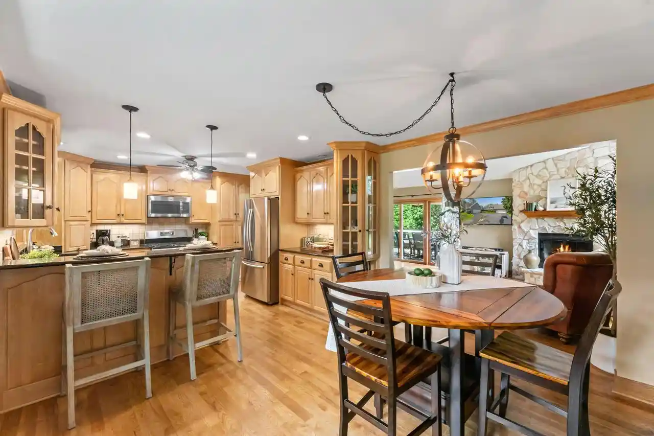 3rd image of 1722 Journeys Dr Dr, Hartland, WI 53029 | MLS# 1972235