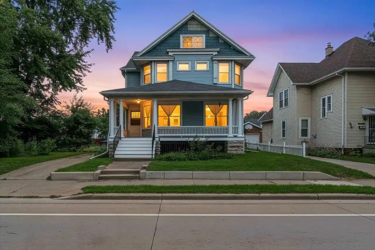 1st image of 912 Jackson Street Street, Oshkosh, WI 54901 | MLS# 50329344