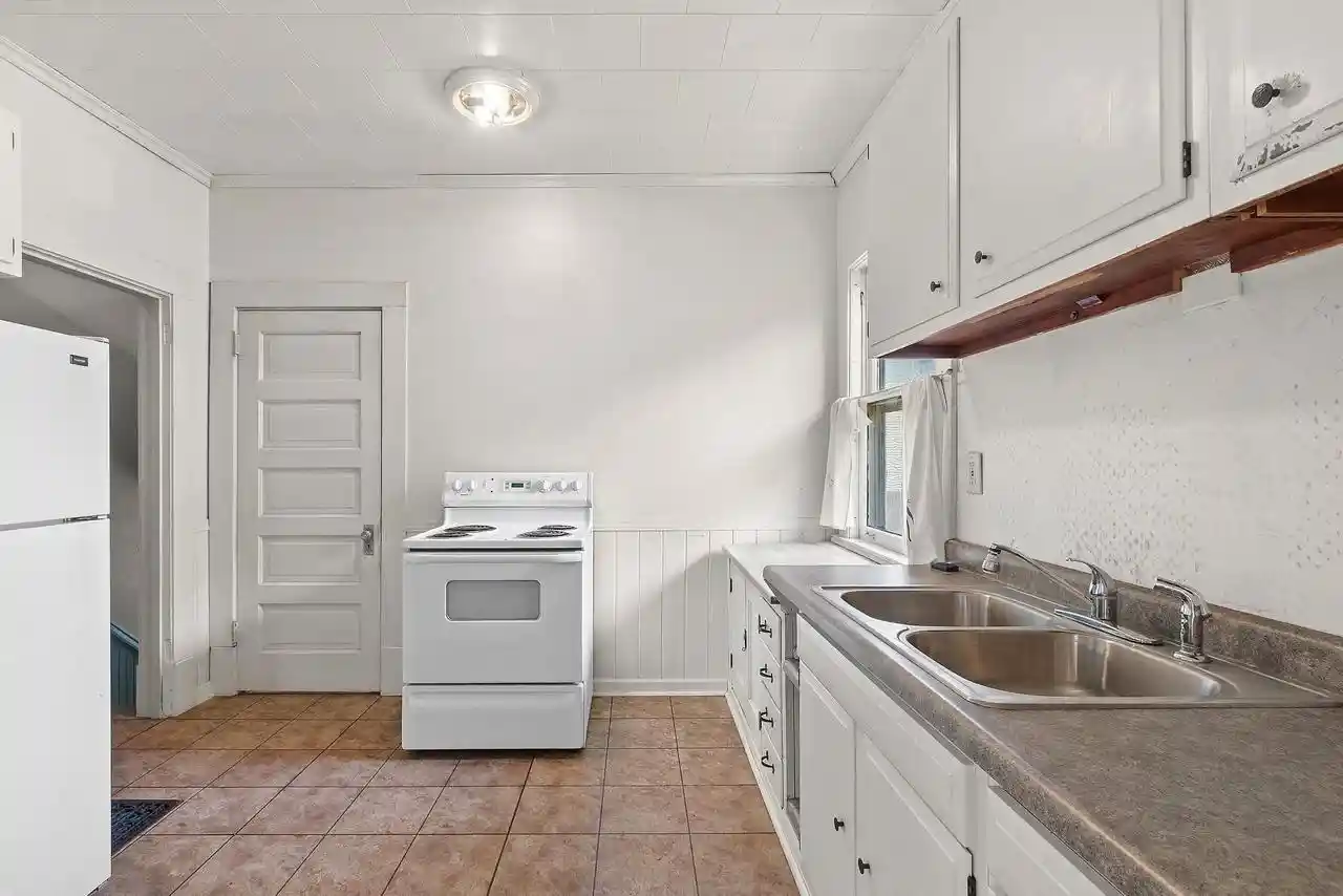 5th image of 912 Jackson Street Street, Oshkosh, WI 54901 | MLS# 50329344