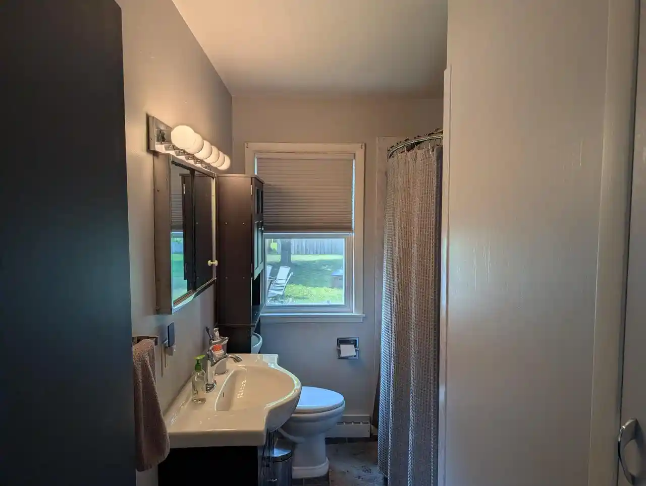 3rd image of 415 W 19Th Avenue Avenue, Oshkosh, WI 54902 | MLS# 50329372