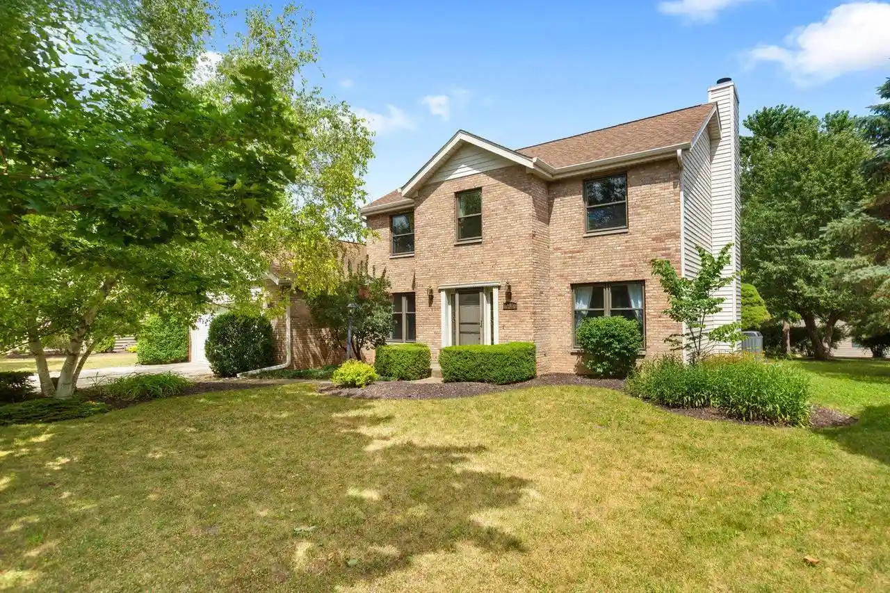 1st image of 948 Cedar Dr Dr, Burlington, WI 53105 | MLS# 1972264