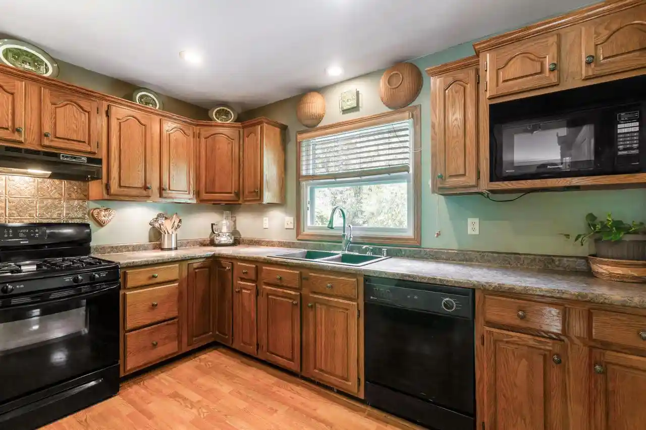 2nd image of 948 Cedar Dr Dr, Burlington, WI 53105 | MLS# 1972264