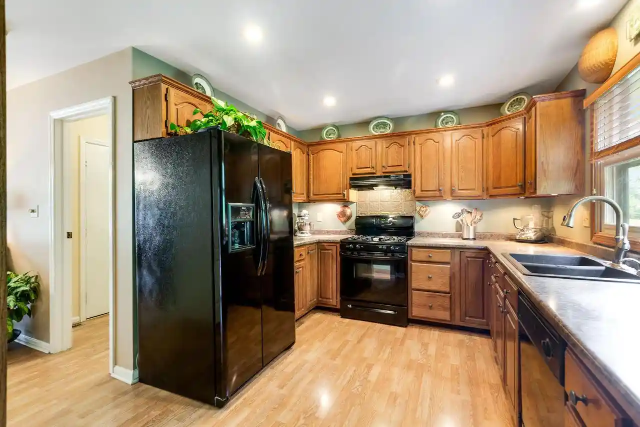 3rd image of 948 Cedar Dr Dr, Burlington, WI 53105 | MLS# 1972264