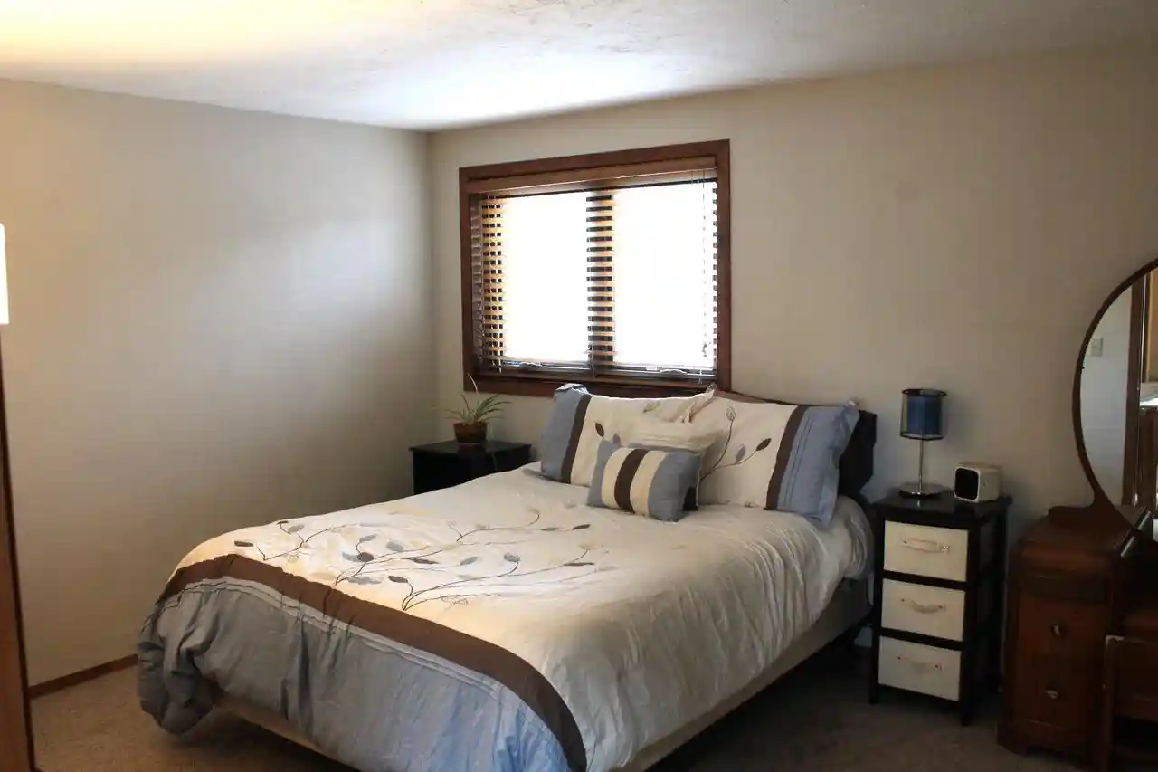 Listing Photo 4 - Condo for sale in building located at 2206 Meadowbrook Ct Ct, Oshkosh, WI 54904 - Unit #C