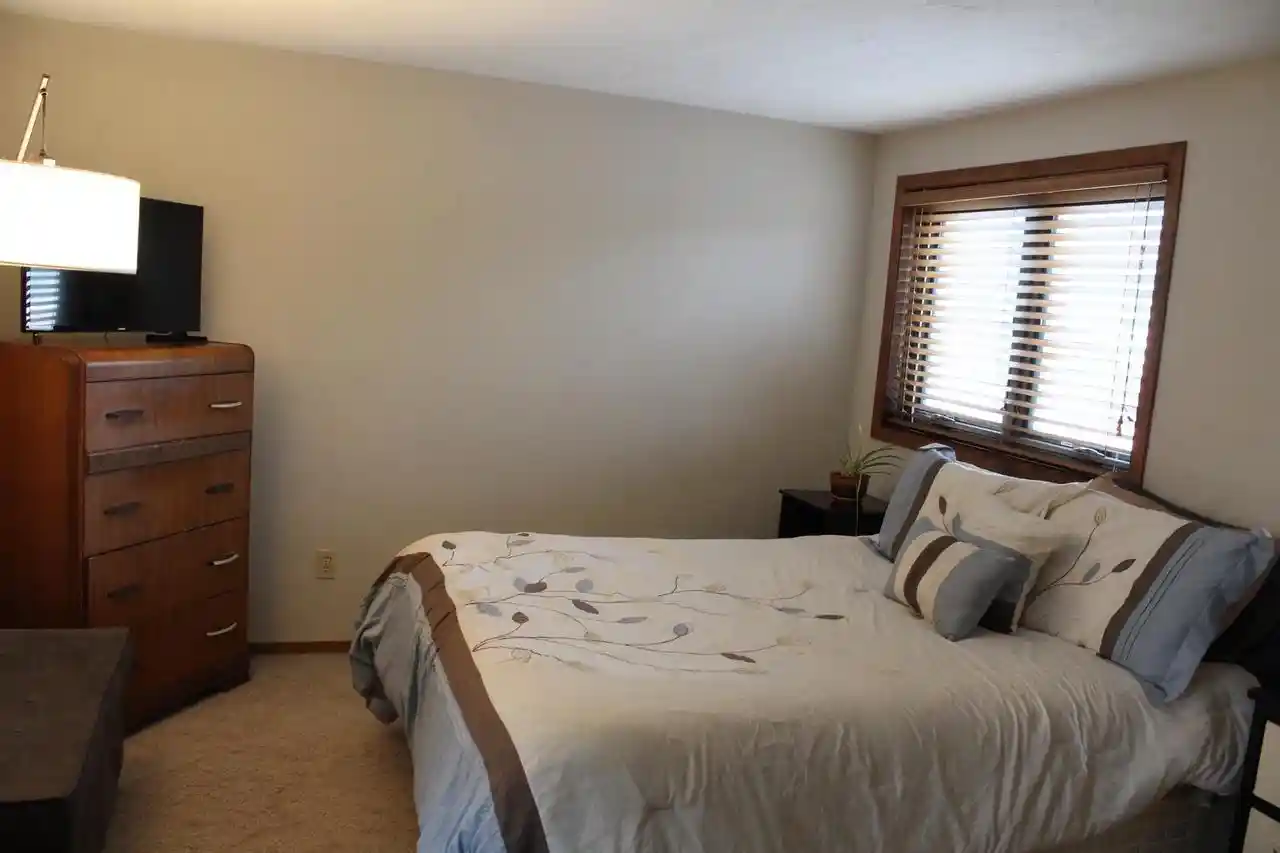 Listing Photo 5 - Condo for sale in building located at 2206 Meadowbrook Ct Ct, Oshkosh, WI 54904 - Unit #C