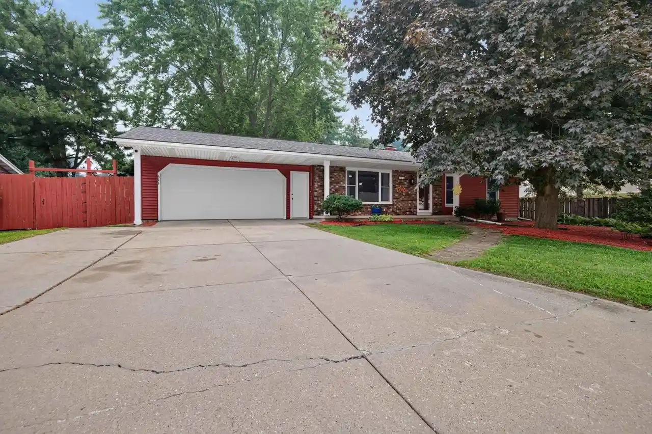 Photo 1 of Single family home for sale at 511 S Superior Road Road, Green Bay, WI 54311 | MLS# 50329379 | Listing updated on 2026-08-13