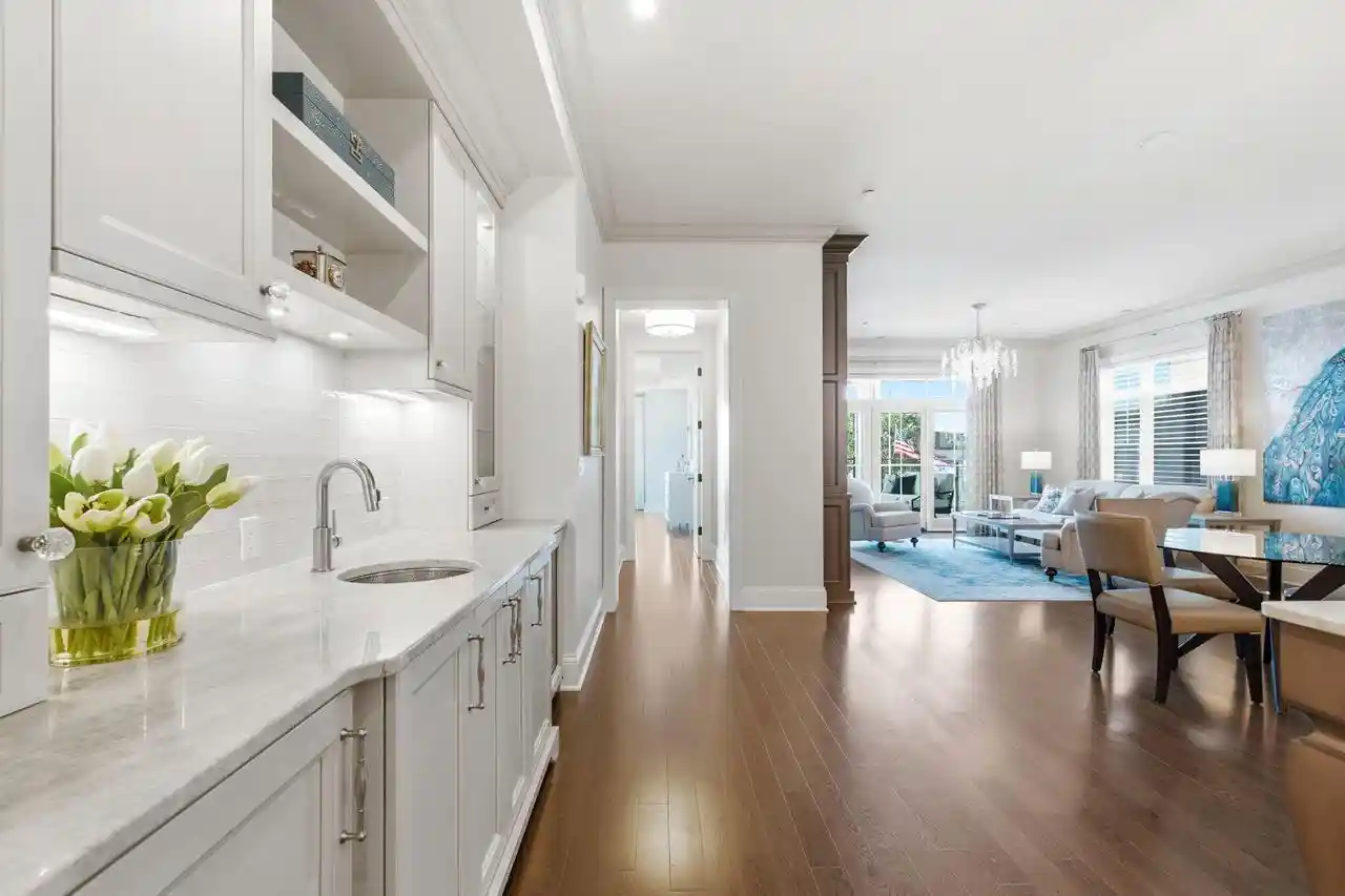 2nd image of 200 W Wisconsin Avenue Avenue #202, Oconomowoc, WI 53066 | MLS# 1972270