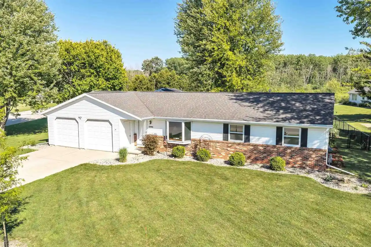 Homes for sale in Howard, WI | 1090 Melody Dr Dr, Howard, WI 54303 | MLS# 50329383