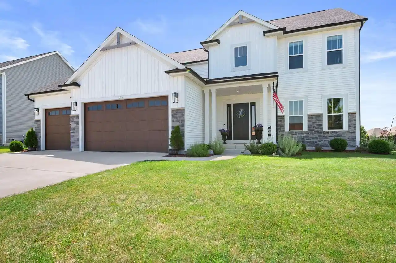 Photo 1 of Sale Pending at 1513 Whalen Dr Dr, Oconomowoc, WI 53066 | MLS# 1972281 | Listing updated on 2026-08-19