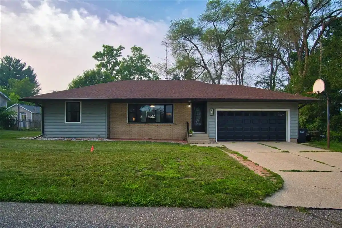 1st image of 214 Breezy Point Dr Dr, Pardeeville, WI 53954 | MLS# 2028375