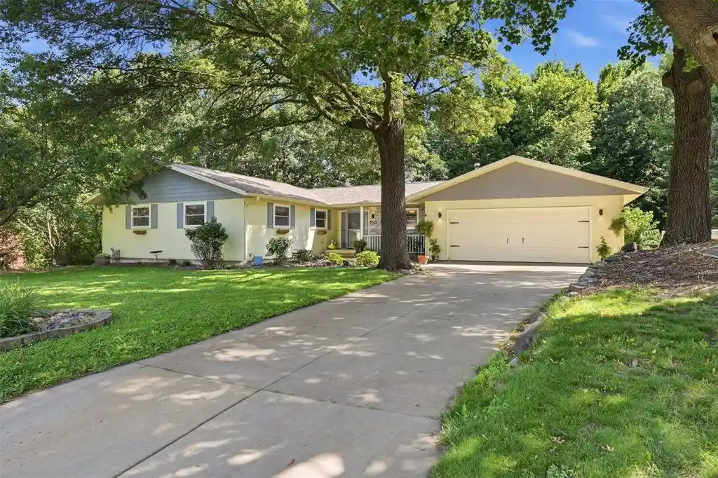 1st image of 604 Manor Court Court, Altoona, WI 54720 | MLS# 1603372