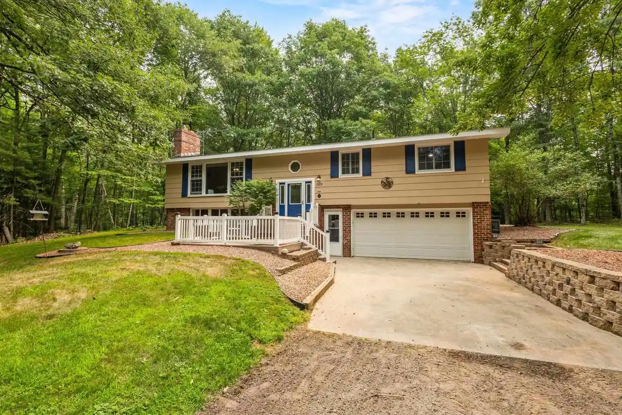 image of N1408 S 3 Dr Dr, Menominee, MI 49858 | MLS# 50329373