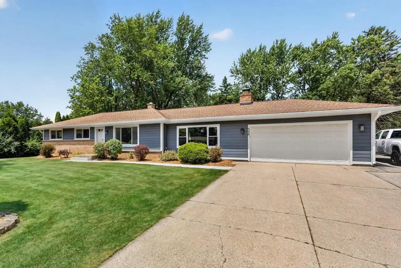 1st image of 16000 W Santa Rosa Boulevard Boulevard, New Berlin, WI 53151 | MLS# 1972317