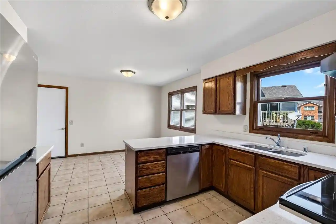 2nd image of 1 Georgetown Dr Dr, Madison, WI 53719 | MLS# 2028396