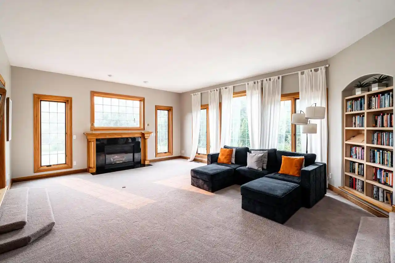 4th image of 1055 W Heather Lane Lane, River Hills, WI 53217 | MLS# 1972348