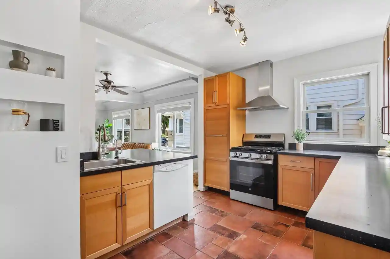 Listing Photo 4 - Condo for sale in building located at 2129 E Holt Ave Ave, Milwaukee, WI 53207 - Unit #2129A