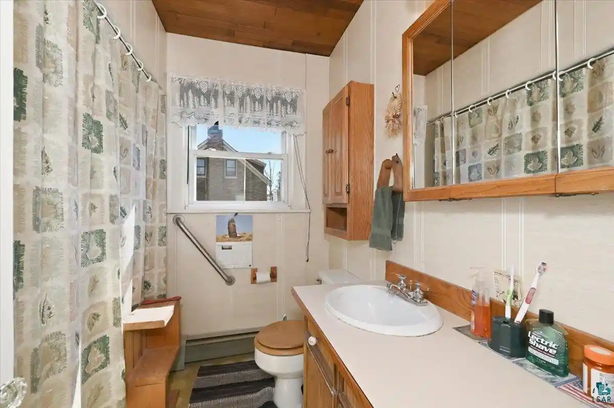 27th image of 816 N 19th St St, Superior, WI 54880 | MLS# 6126840