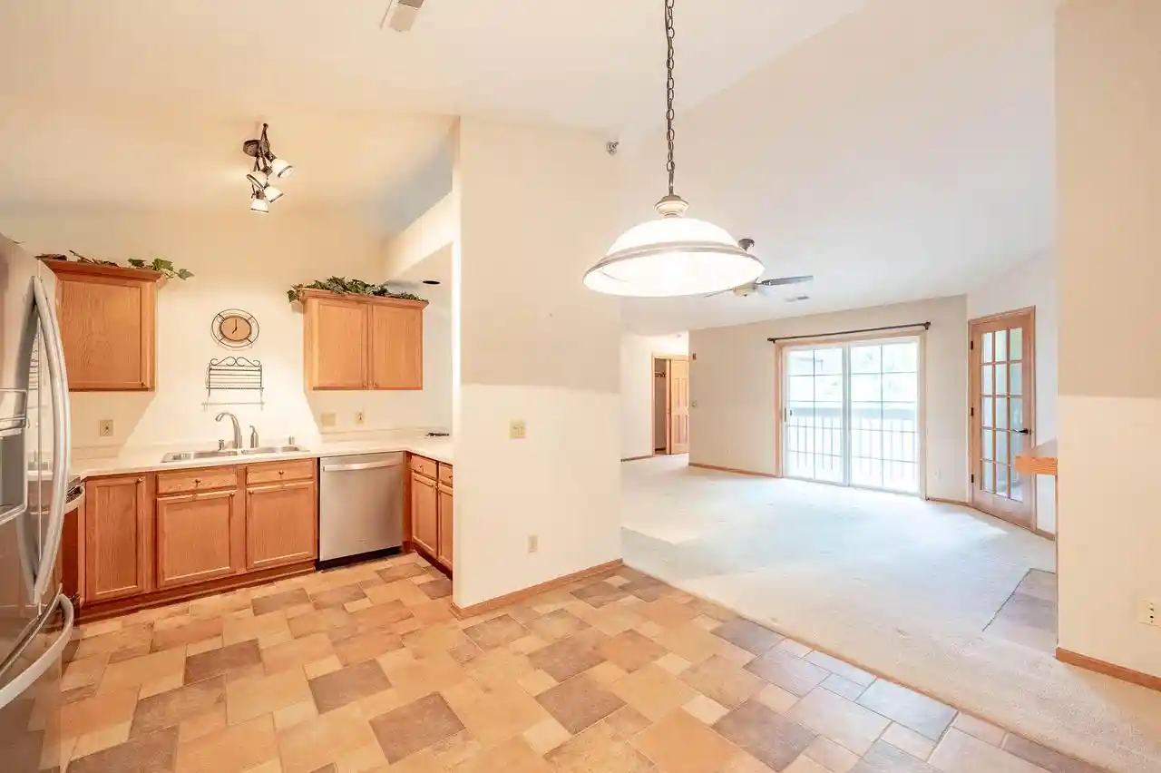 5th image of 9131 S Aspen Dr Dr, Oak Creek, WI 53154