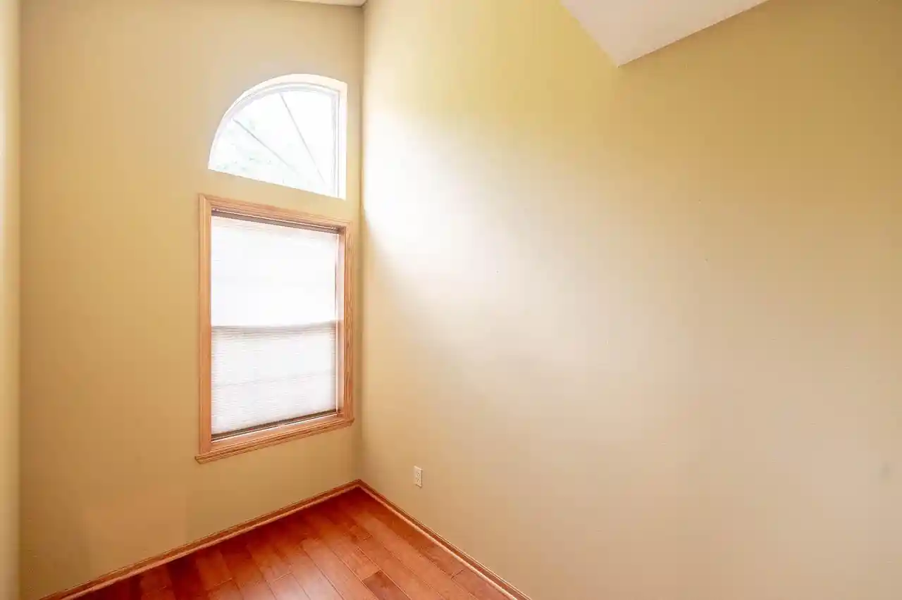 2nd image of 9131 S Aspen Dr Dr, Oak Creek, WI 53154