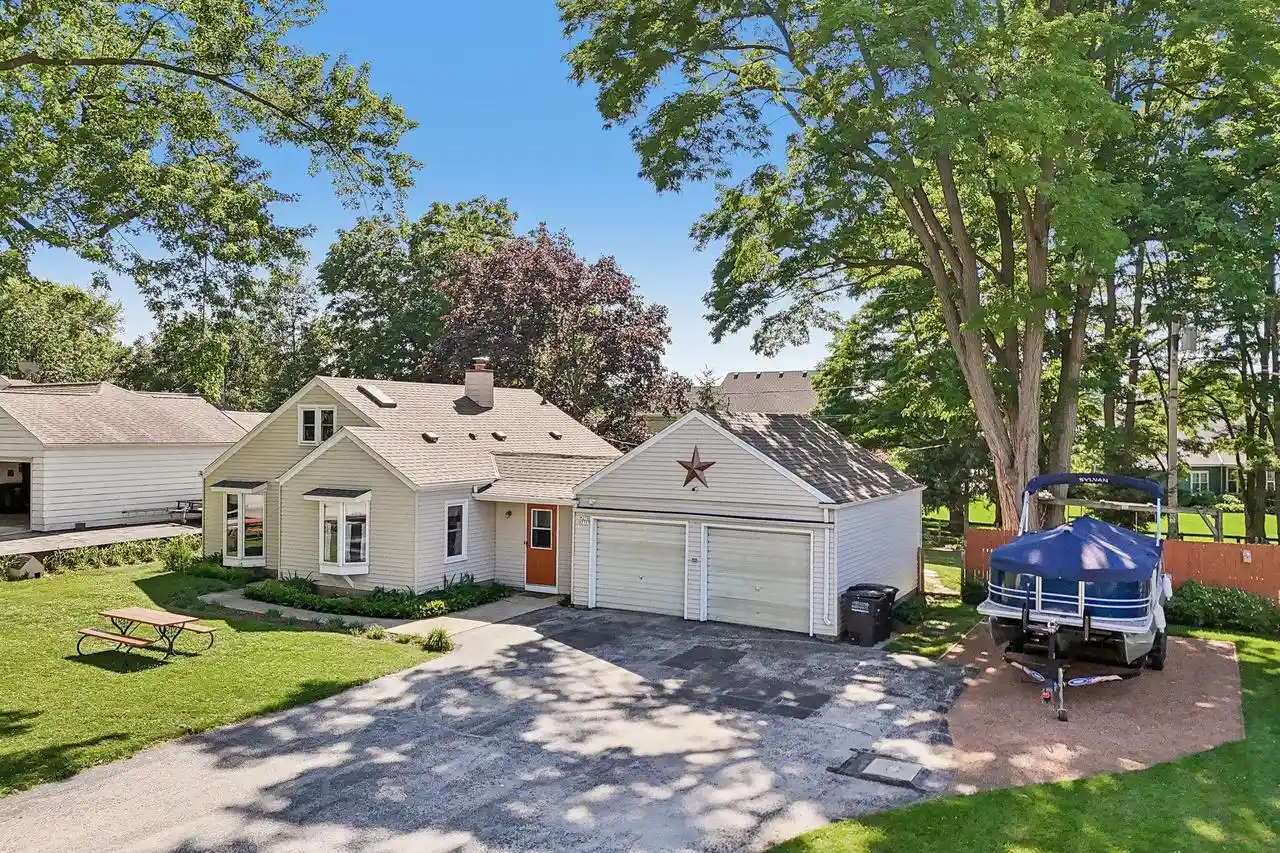 1st image of W272n2593 Apple Tree Lane Lane, Pewaukee, WI 53072 | MLS# 1972415