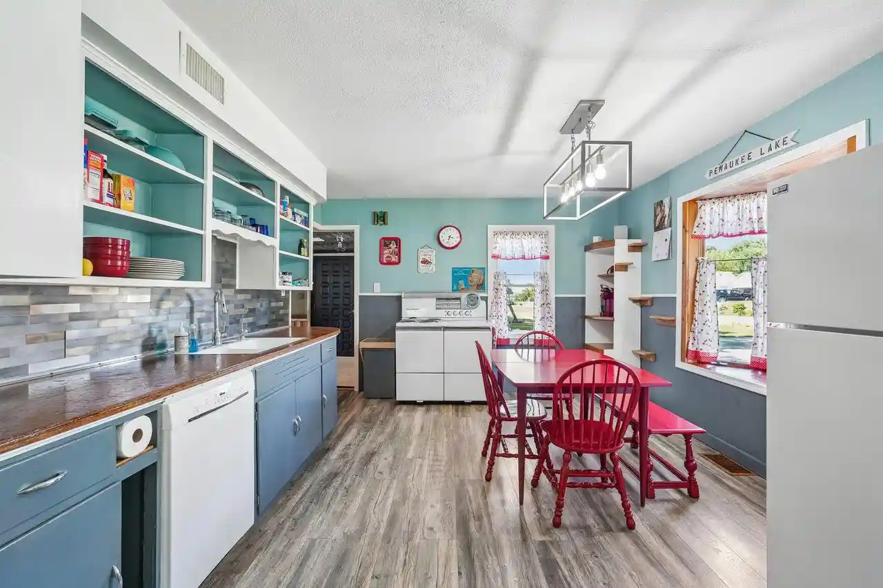 2nd image of W272n2593 Apple Tree Lane Lane, Pewaukee, WI 53072 | MLS# 1972415