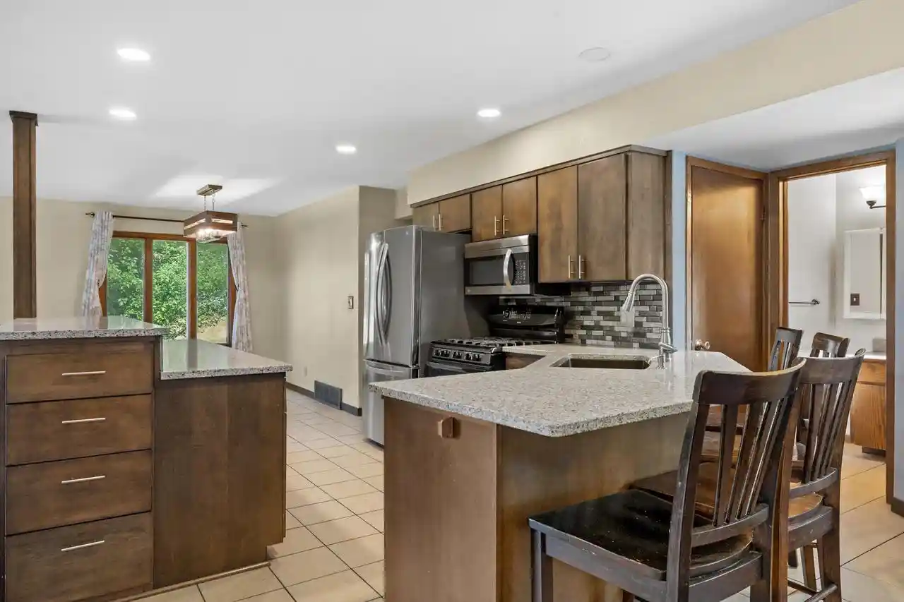 4th image of S76W31156 Century Dr Dr, Mukwonago, WI 53149 | MLS# 1972442