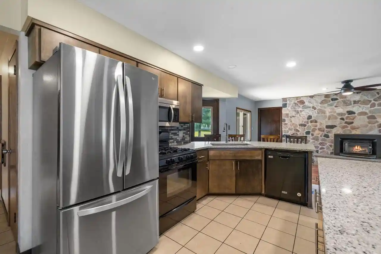 43rd image of S76w31156 Century Dr Dr, Mukwonago, WI 53149 | MLS# 1972442