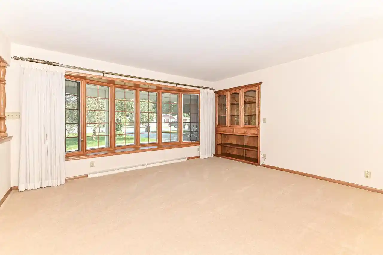 2nd image of 18571 W Hillcrest Dr Dr, New Berlin, WI 53146 | MLS# 1972459