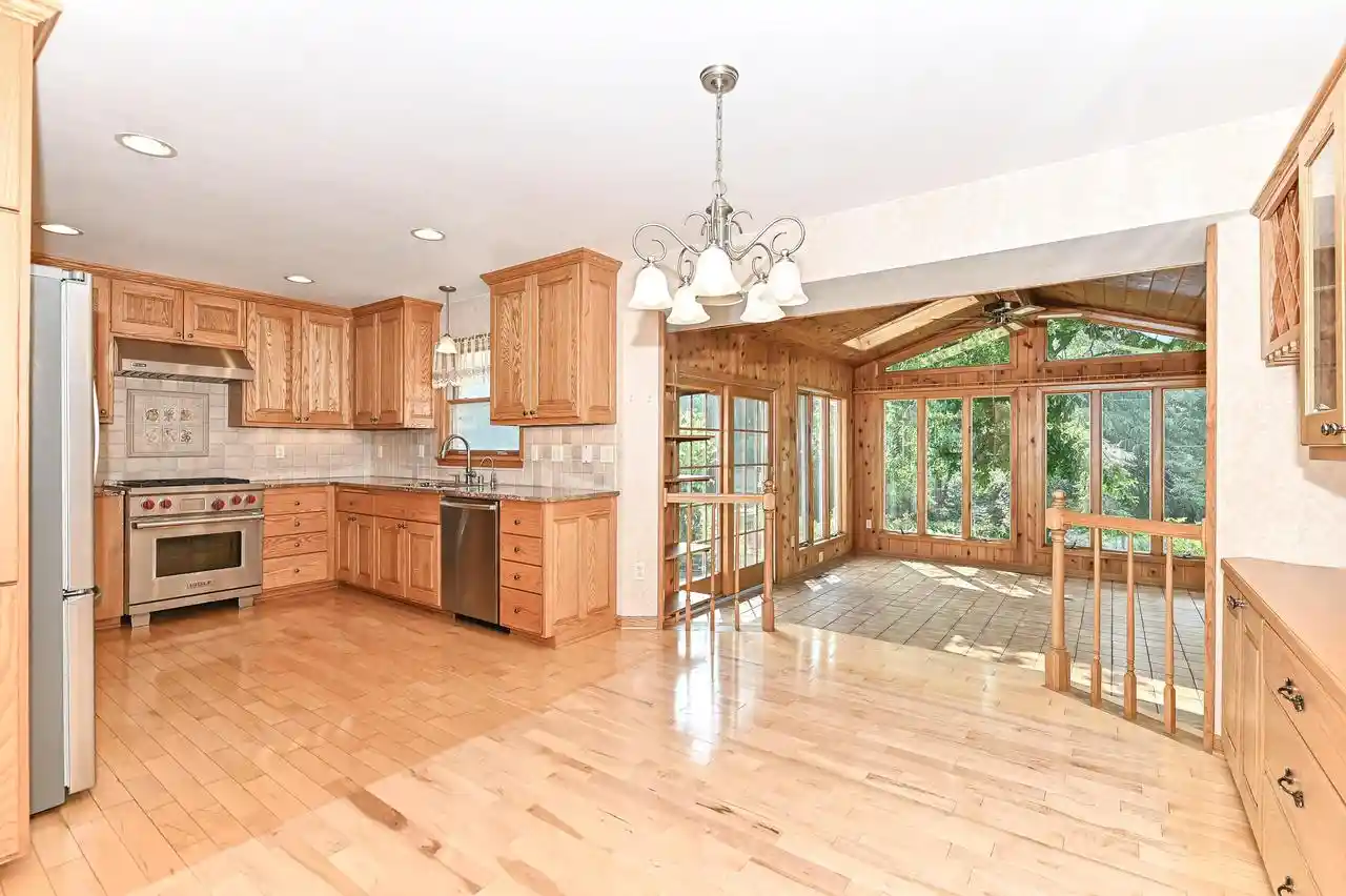 5th image of 18571 W Hillcrest Dr Dr, New Berlin, WI 53146 | MLS# 1972459