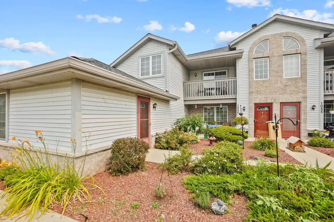 1st image of 1055 Quinlan Dr Dr #H, Pewaukee, WI 53072 | MLS# 1972461