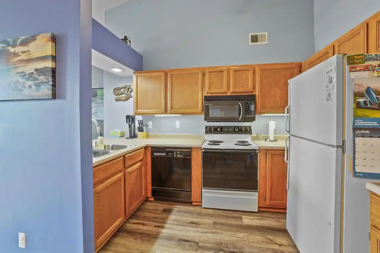 4th image of 1055 Quinlan Dr Dr, Pewaukee, WI 53072