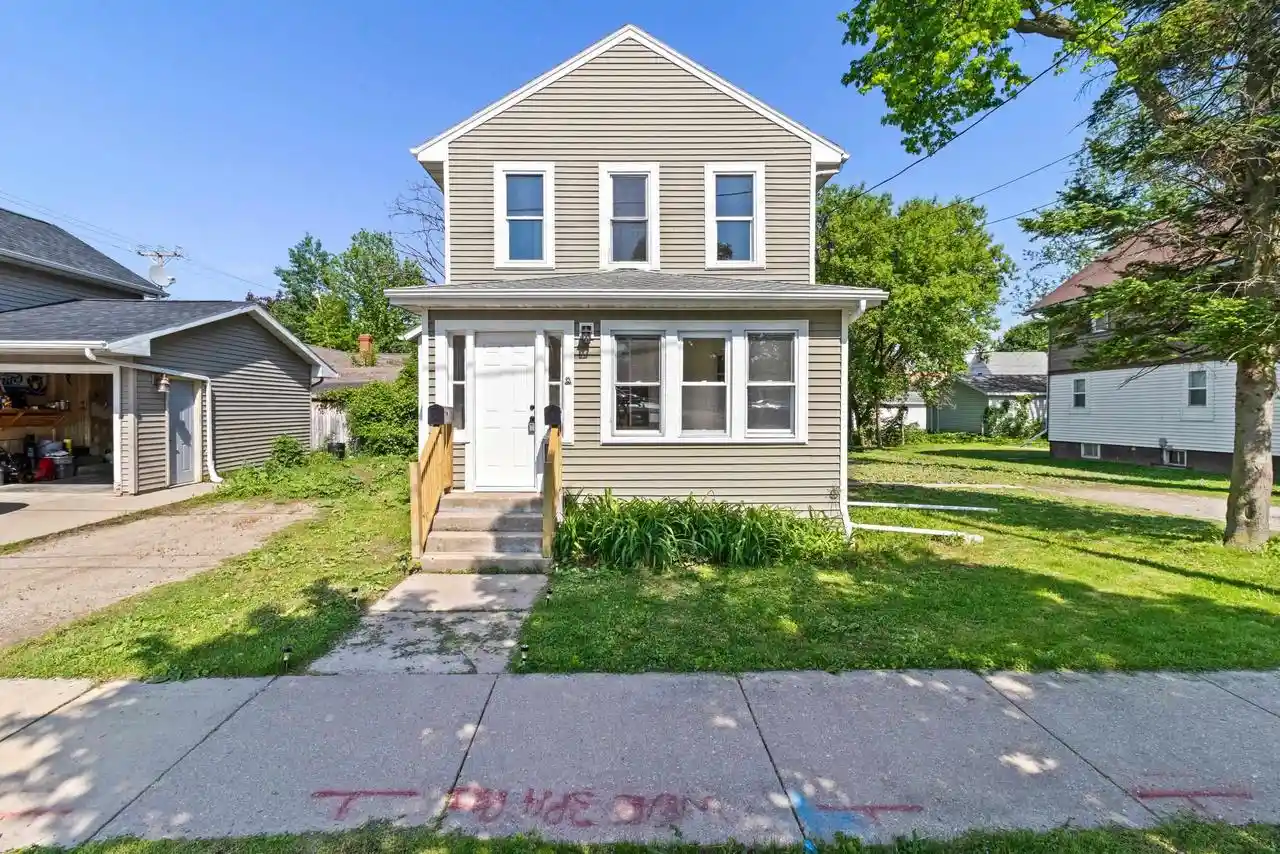 Homes for sale in Appleton, WI | 714 N Bateman Street Street, Appleton, WI 54911 | MLS# 50329409