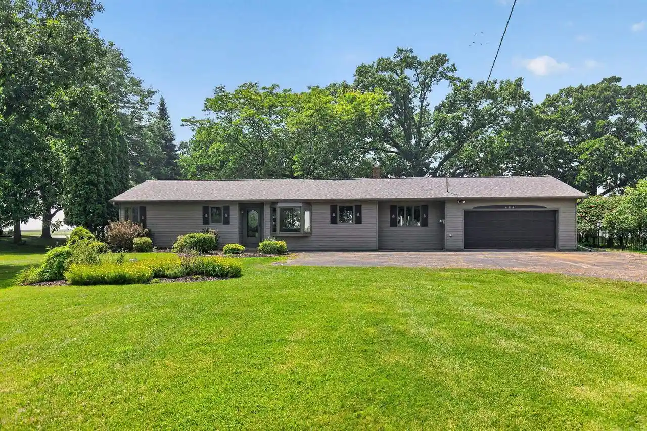 1st image of 2507 Edgewood Lane Lane, Oshkosh, WI 54904 | MLS# 50329406