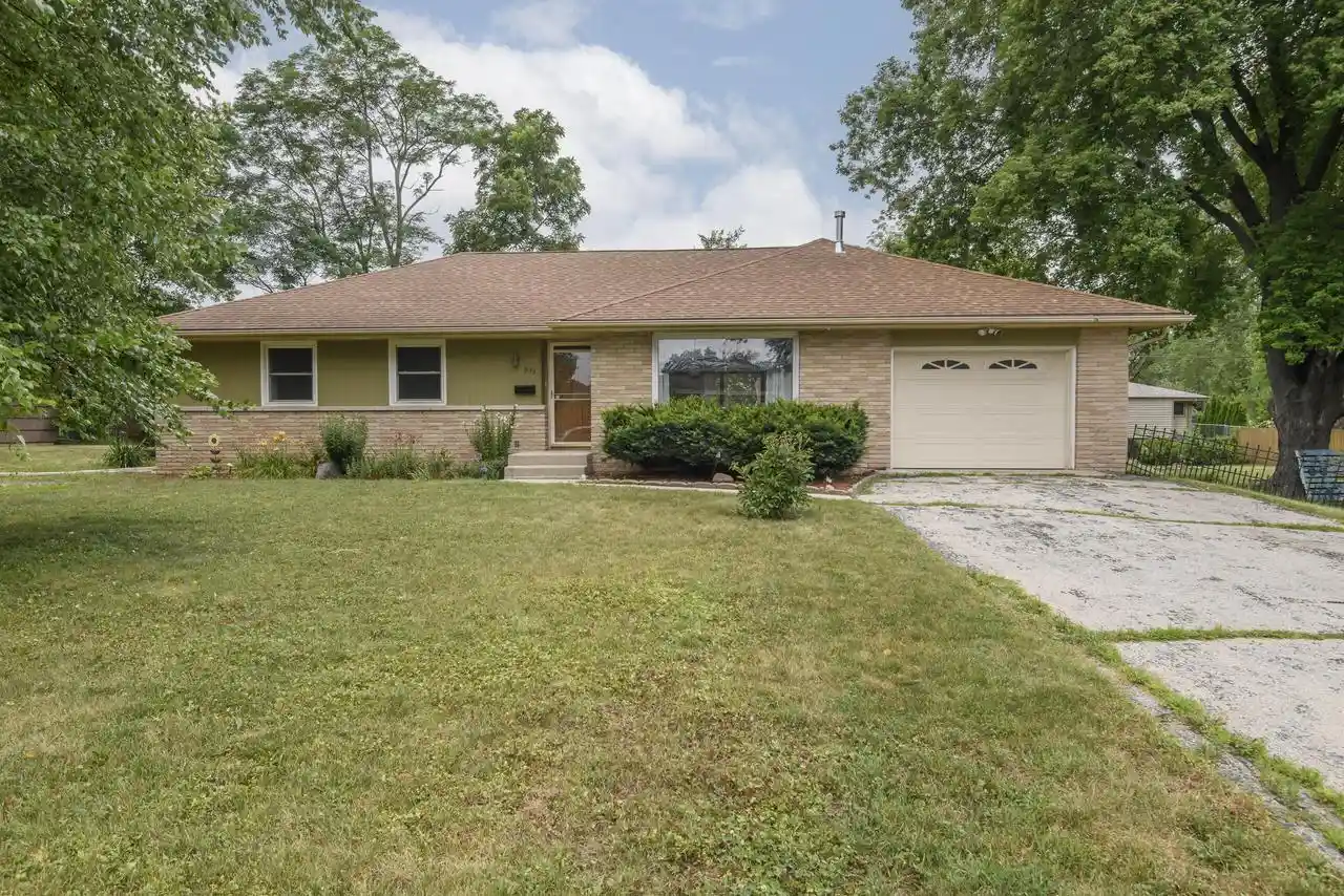 1st image of 933 Parkview Lane Lane, Mukwonago, WI 53149 | MLS# 1972471