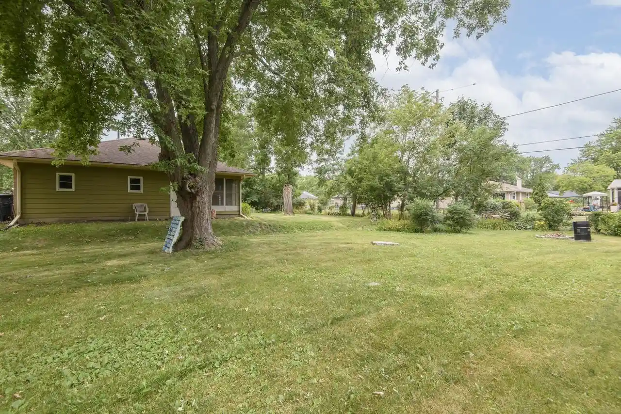 3rd image of 933 Parkview Lane Lane, Mukwonago, WI 53149 | MLS# 1972471
