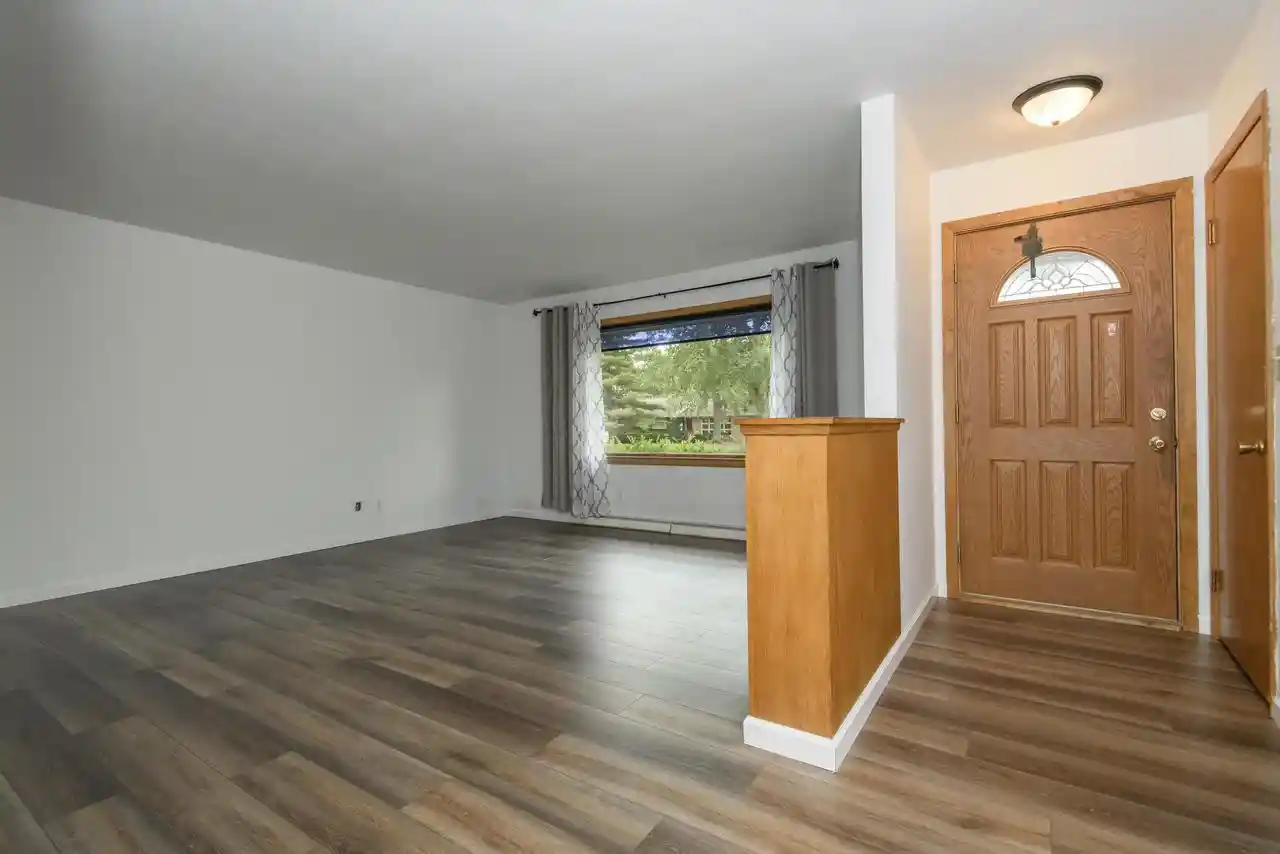 5th image of 933 Parkview Lane Lane, Mukwonago, WI 53149 | MLS# 1972471