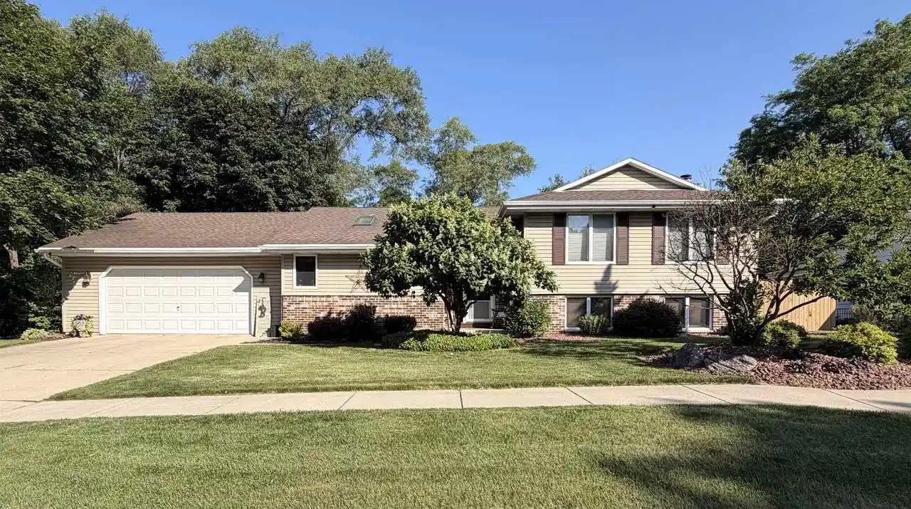 1st image of 3703 Skyview Dr Dr, Janesville, WI 53546 | MLS# 2028452