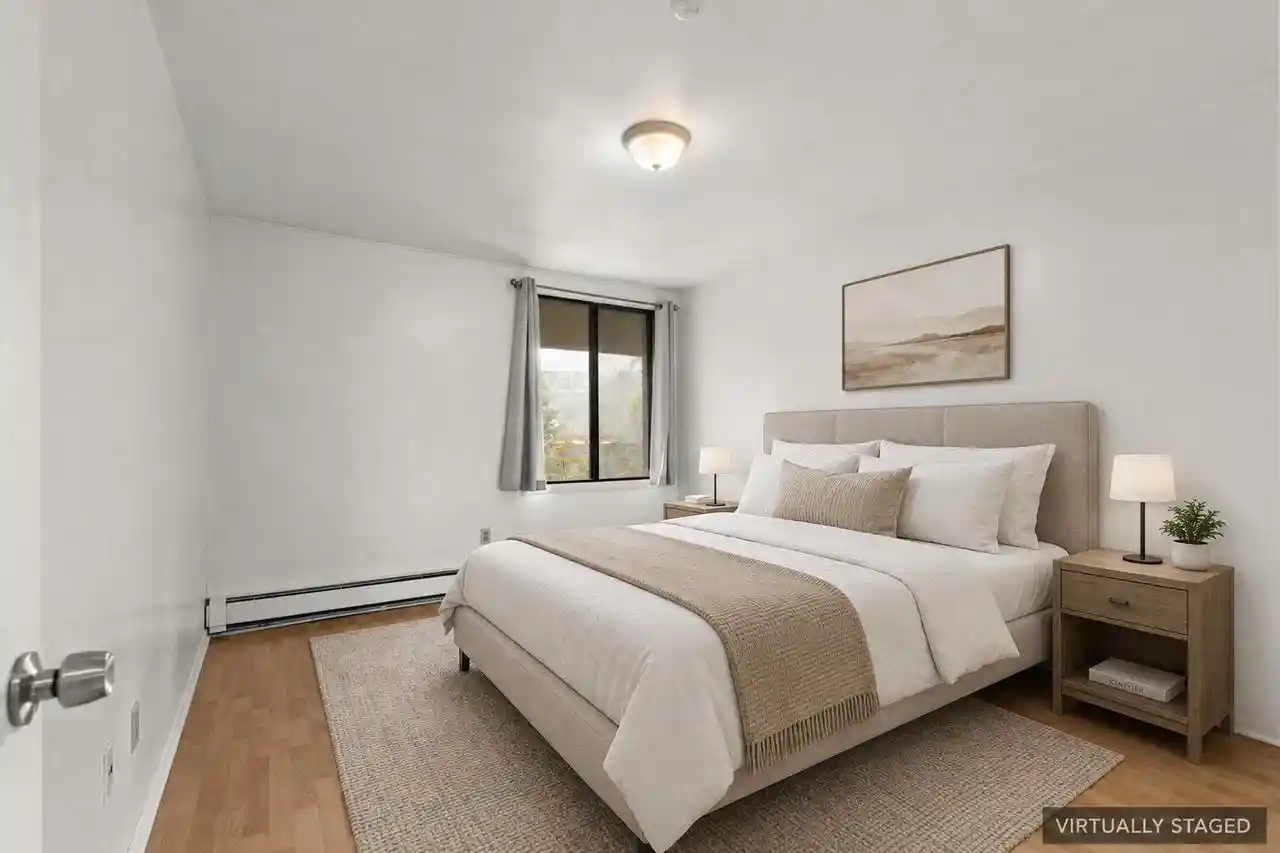 Listing Photo 2 - Condo for sale in building located at 2025 E Greenwich Ave Ave, Milwaukee, WI 53211 - Unit #314