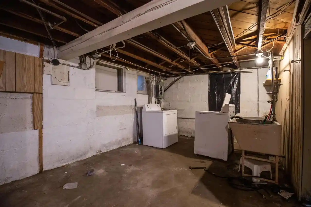 Photo 4 of Sale Pending at 5527 N 38Th Street Street, Milwaukee, WI 53209 | MLS# 1972494 | Listing updated on 2026-09-17