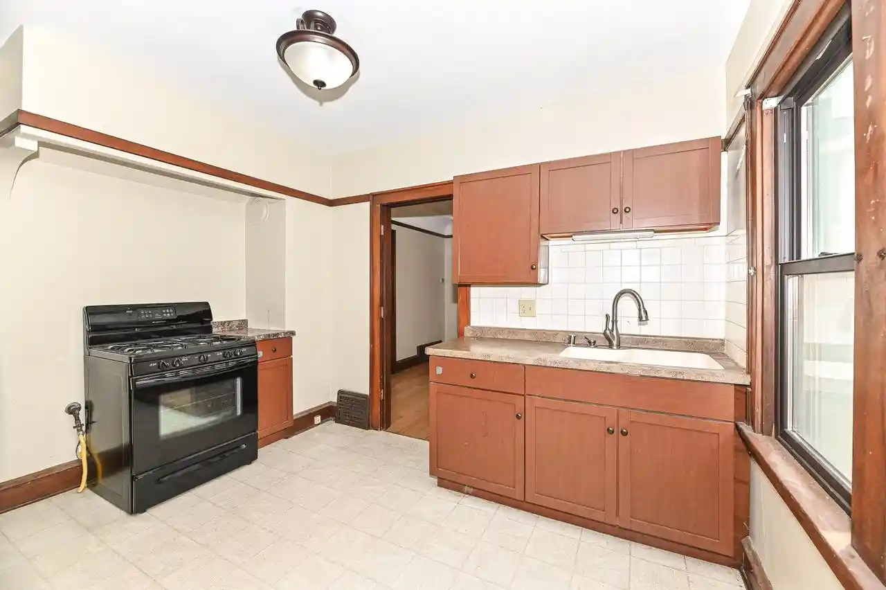 4th image of 1567 S 71st St St, West Allis, WI 53214