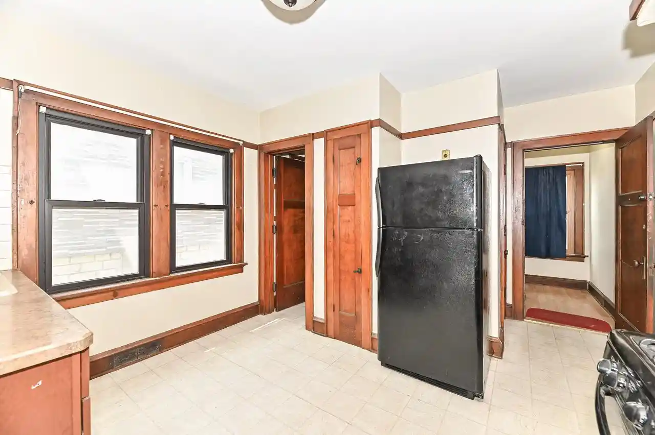 5th image of 1567 S 71st St St, West Allis, WI 53214