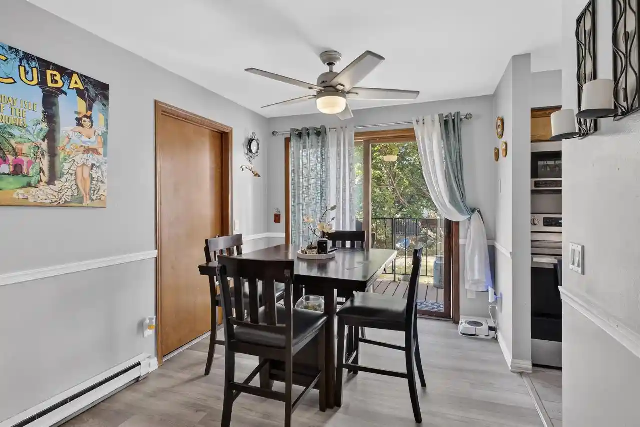2nd image of 6734 Park Ridge Dr Dr, Madison, WI 53719