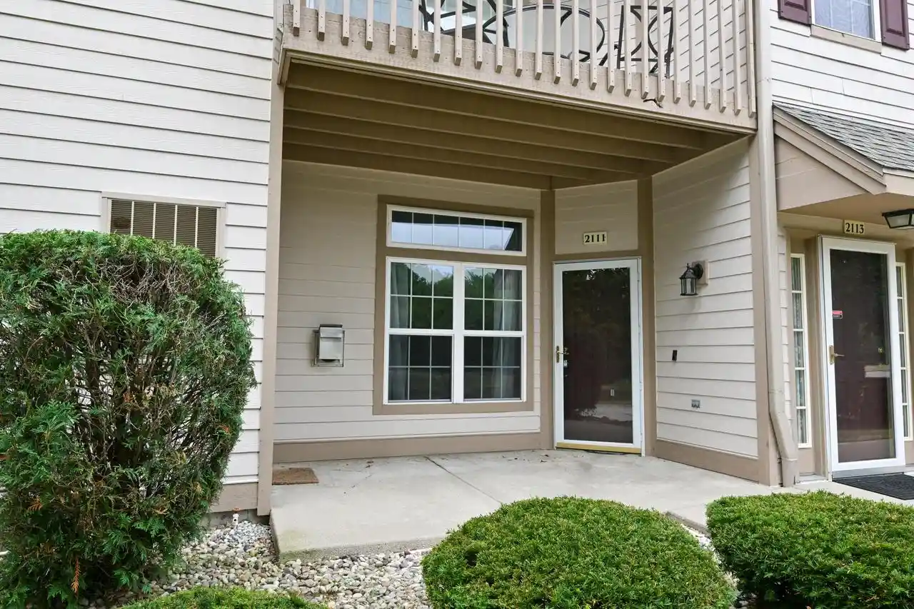1st image of 2111 W Vista Bella Dr Dr, Oak Creek, WI 53154 | MLS# 1972511