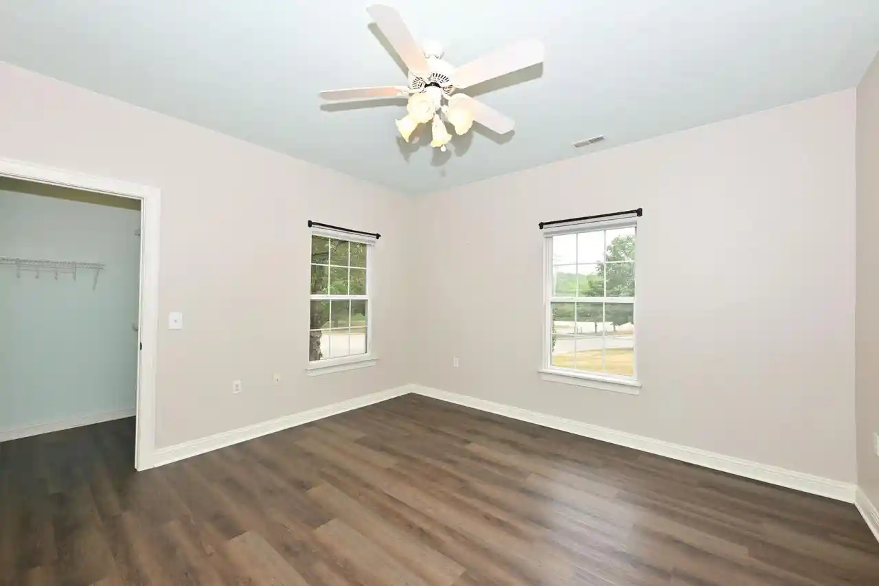 4th image of 2111 W Vista Bella Dr Dr, Oak Creek, WI 53154 | MLS# 1972511