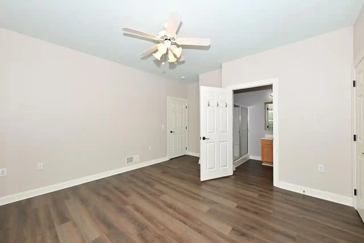 5th image of 2111 W Vista Bella Dr Dr, Oak Creek, WI 53154 | MLS# 1972511