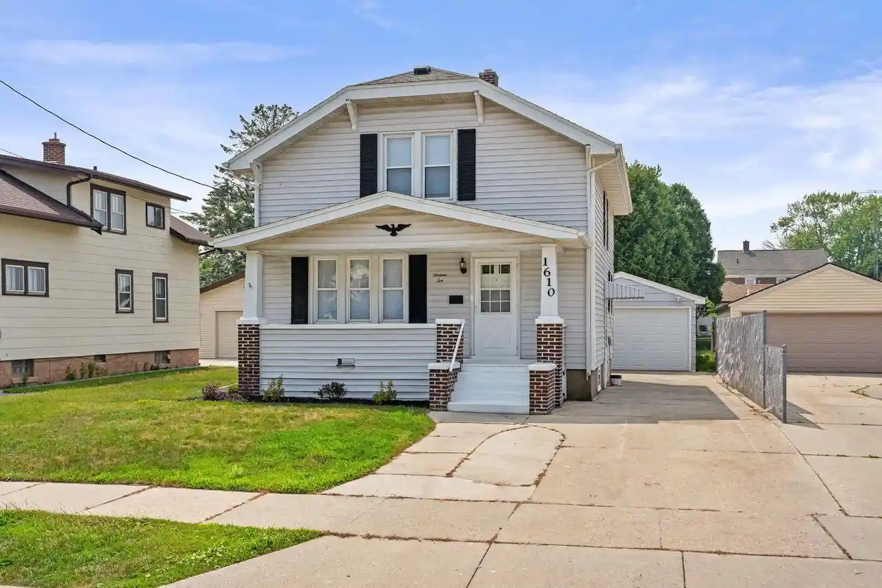 1st image of 1610 S 14th Street Street, Manitowoc, WI 54220 | MLS# 50329446